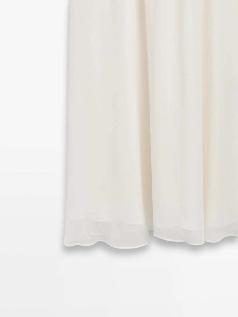 Вязаное платье с декоративными деталями