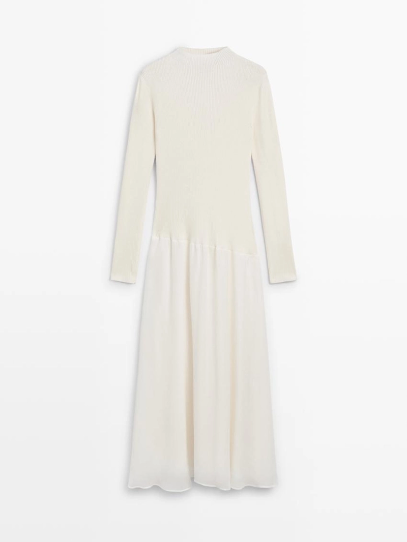 Вязаное платье с декоративными деталями