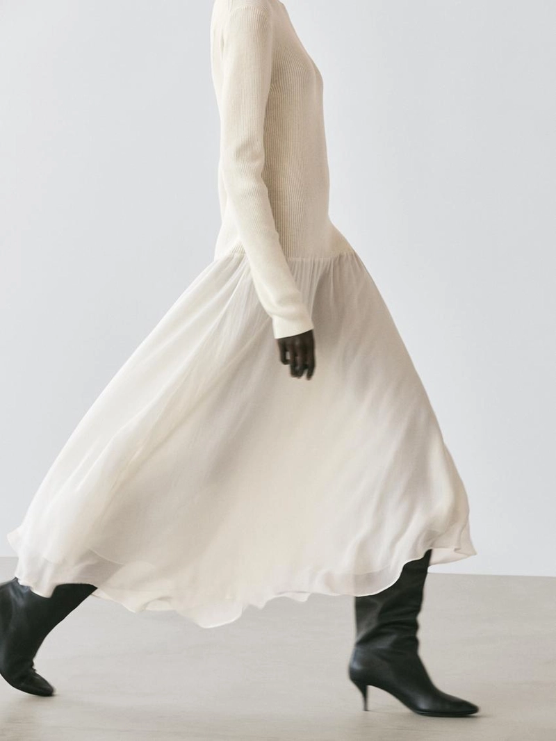 Вязаное платье с декоративными деталями