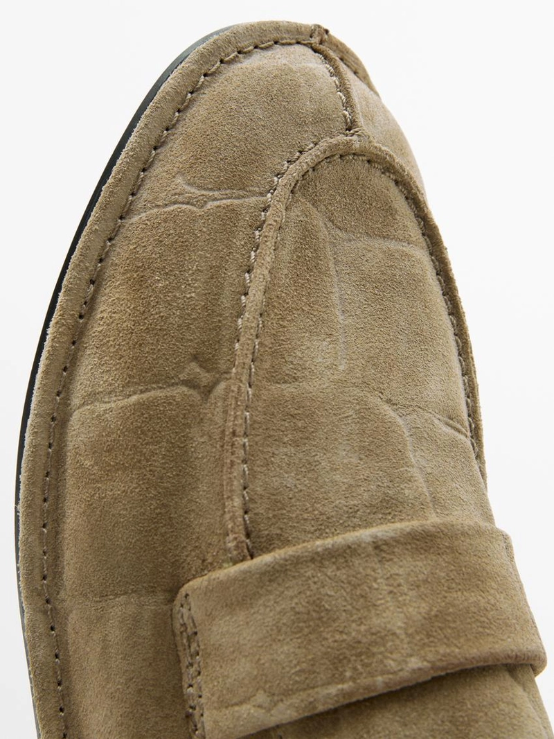 Мягкие мокасины из разделанной кожи