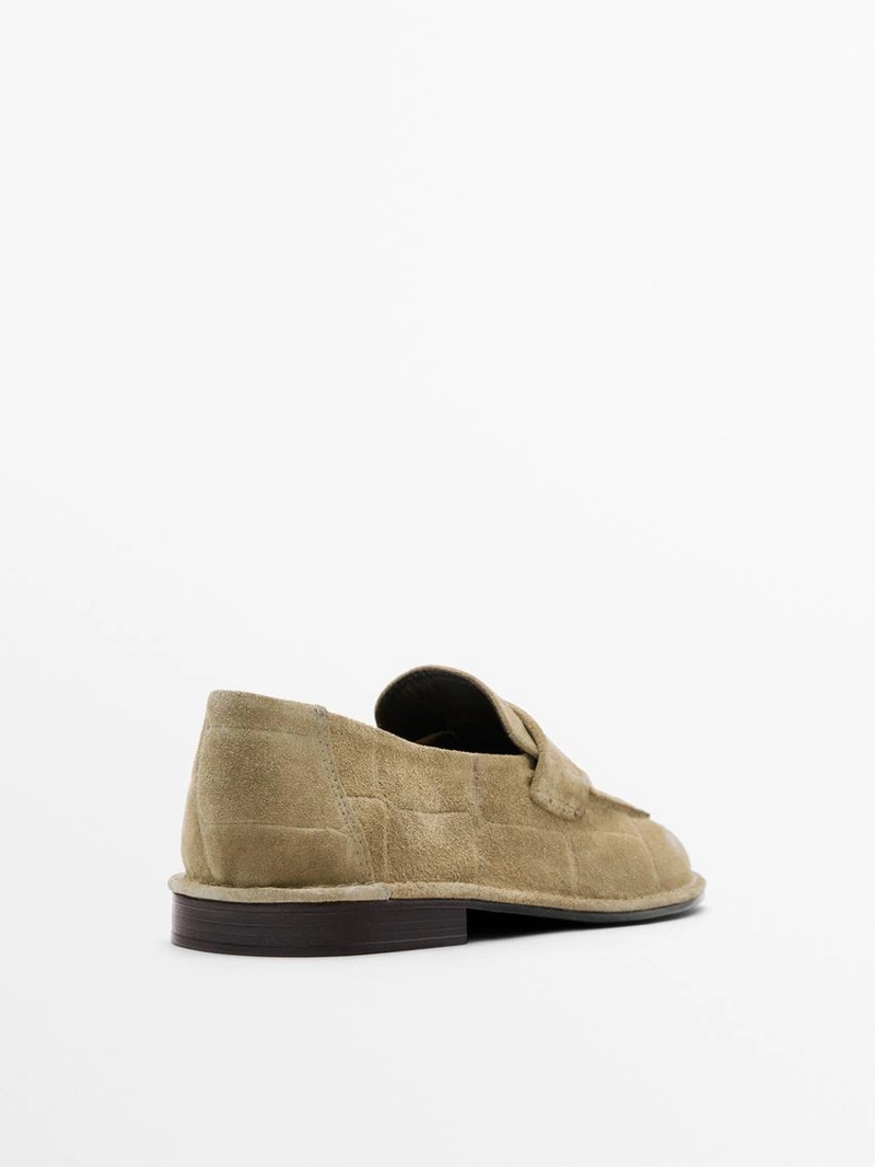 Мягкие мокасины из разделанной кожи