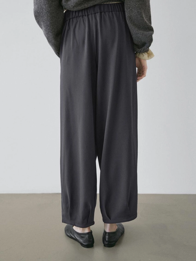 Широкие брюки с объемными складками