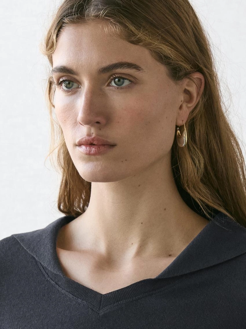 Поло с длинным рукавом и v-образным вырезом