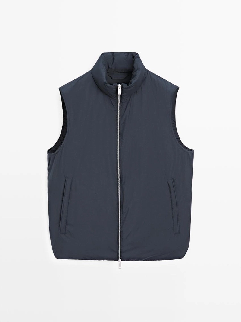 Пуховик без рукавов из ветрозащитного экстра-легкого материала