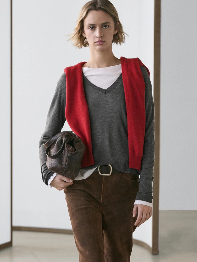 Свитер из шерсти и шелка вязаный