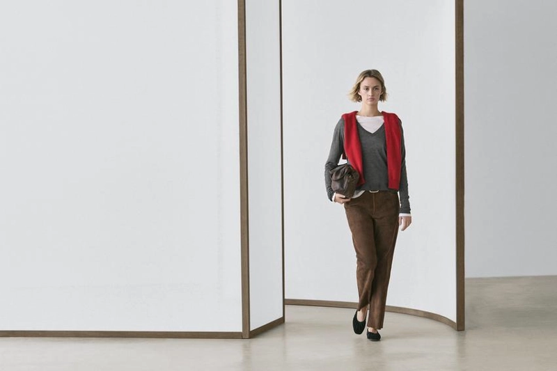 Свитер из шерсти и шелка вязаный