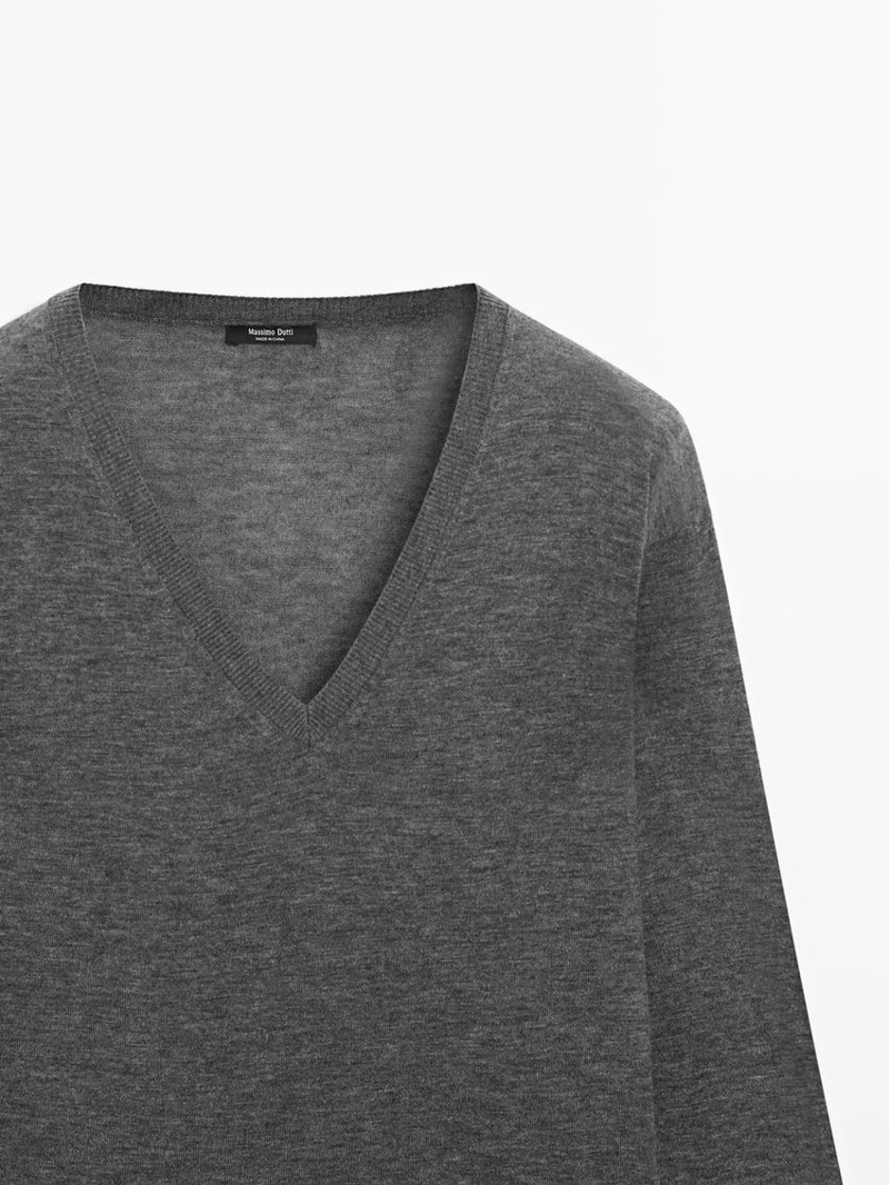 Свитер из шерсти и шелка вязаный