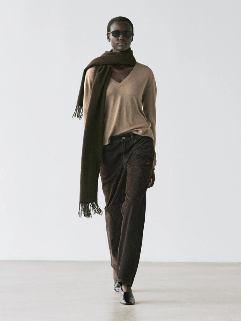 Свитер из шерсти и шелка вязаный