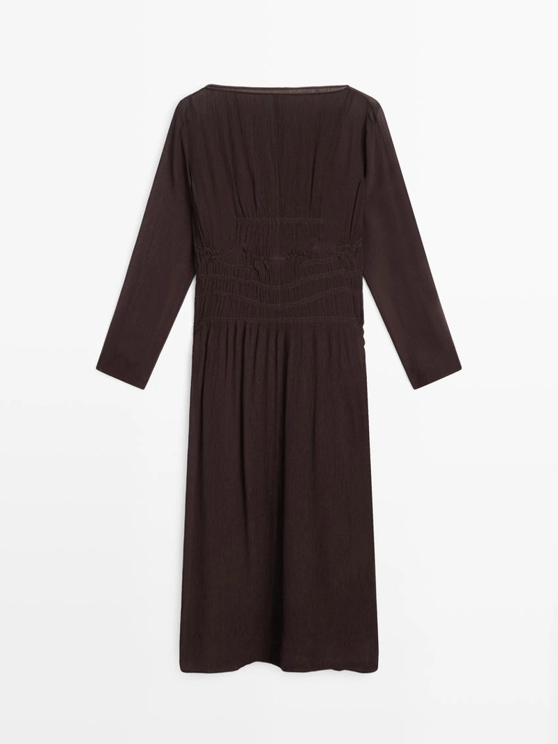 Платье миди с собранными деталями