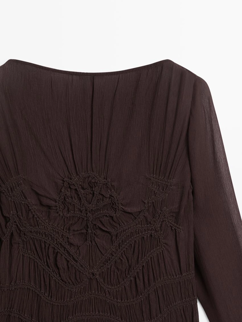 Платье миди с собранными деталями