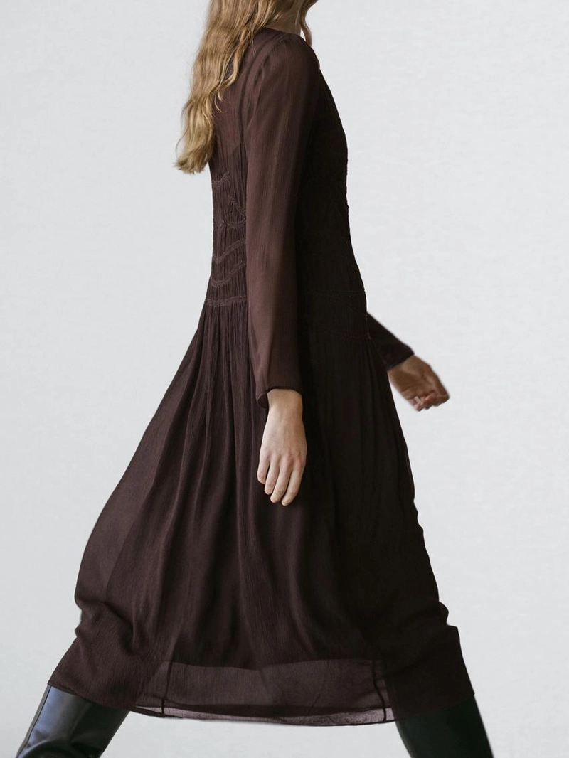 Платье миди с собранными деталями