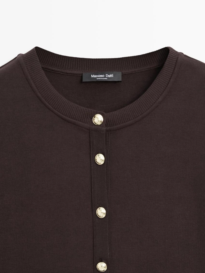 Плетеный кардиган с золотыми пуговицами