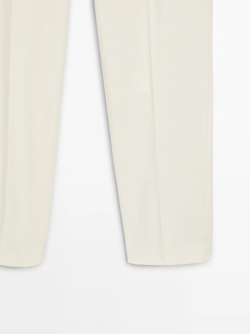 Брюки прямого кроя из легкого материала