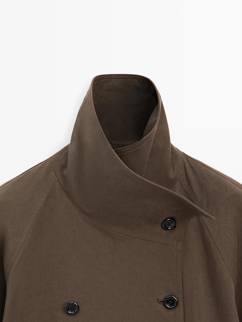 Пальто с высоким воротником