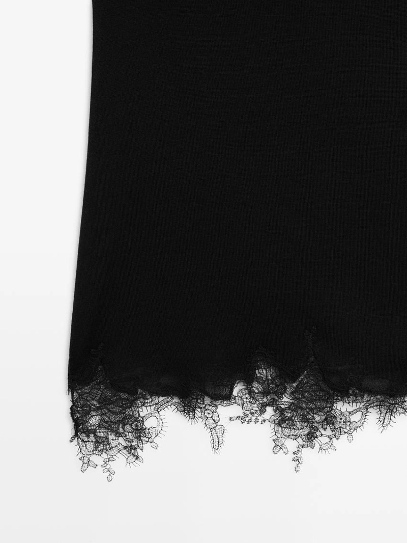 Топ бесплечный с кружевными деталями