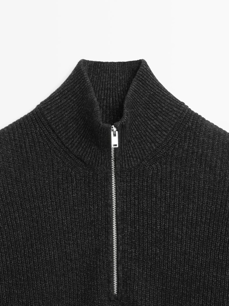 Вязанный свитер с мокрым воротником и молнией