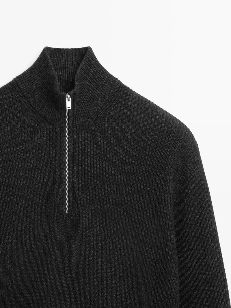 Вязанный свитер с мокрым воротником и молнией