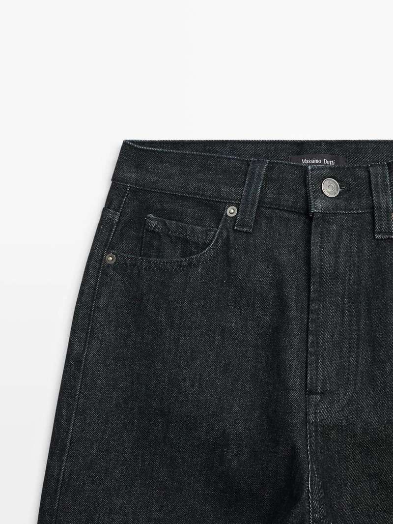 Джинсы с высокой посадкой и широкими штанинами