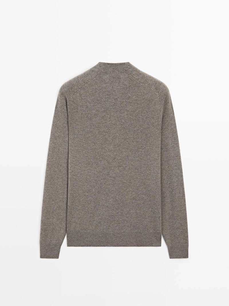 Кардиган с высоким воротником из вязаного трикотажа из шерсти