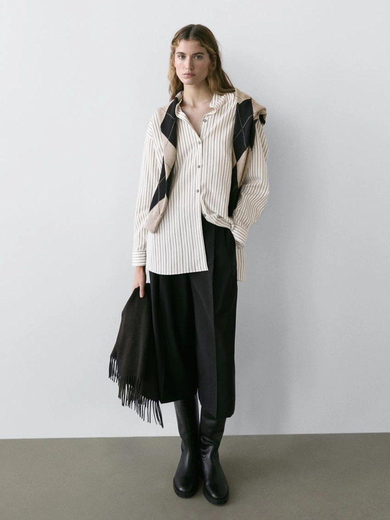 Рубашка в полоску с плавным фасоном