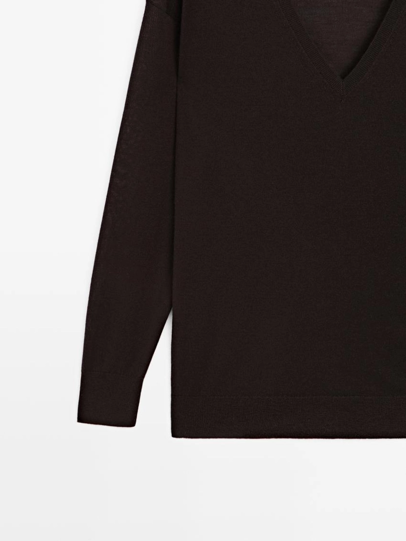 Свитер с v-образным вырезом в оверсайз