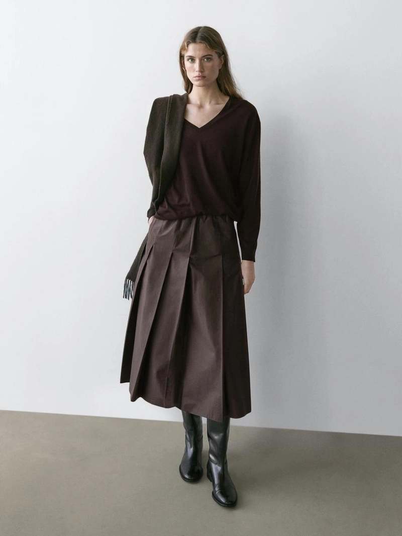 Свитер с v-образным вырезом в оверсайз