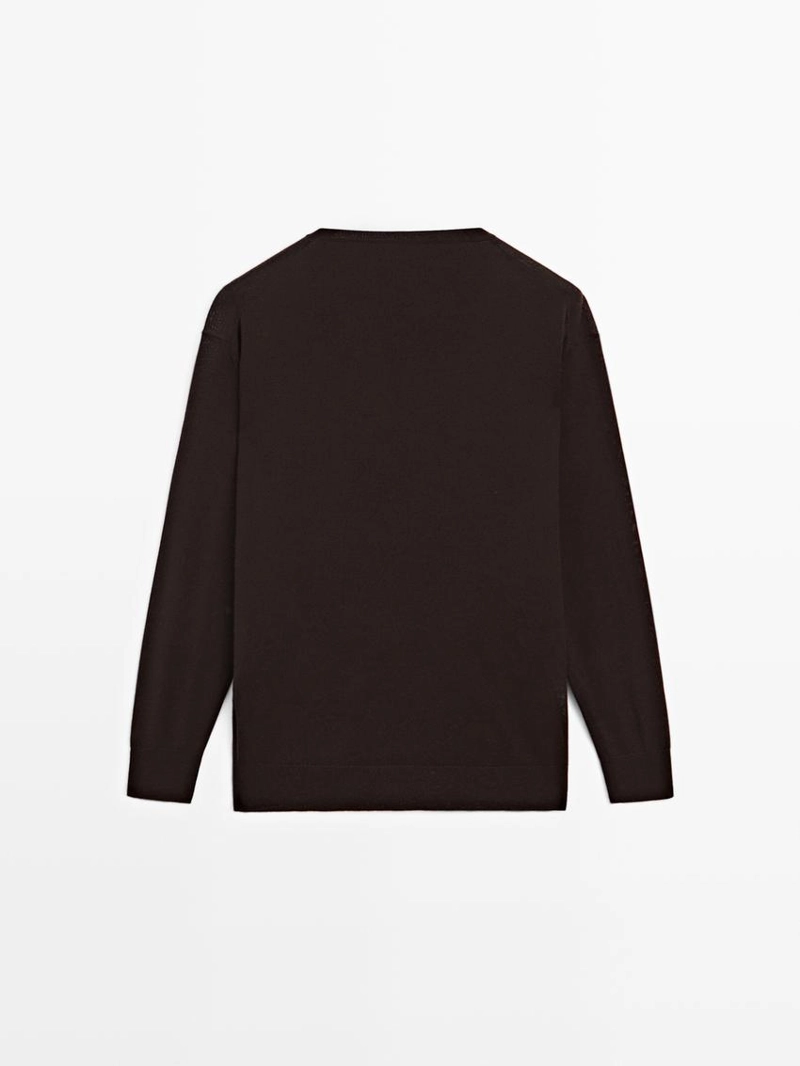 Свитер с v-образным вырезом в оверсайз