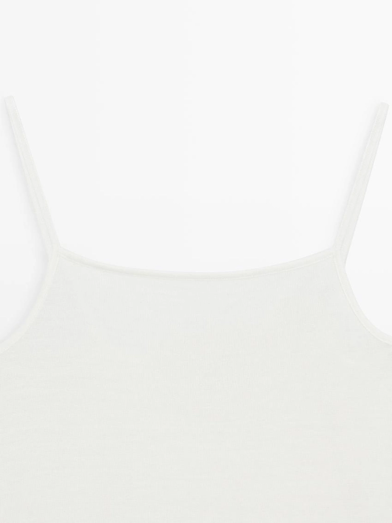 Топ-майка с кружевными деталями