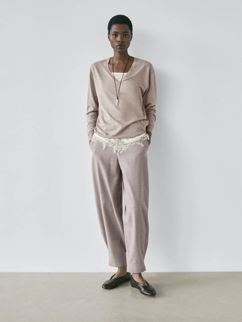 Свитер с v-образным вырезом в оверсайз-стиле