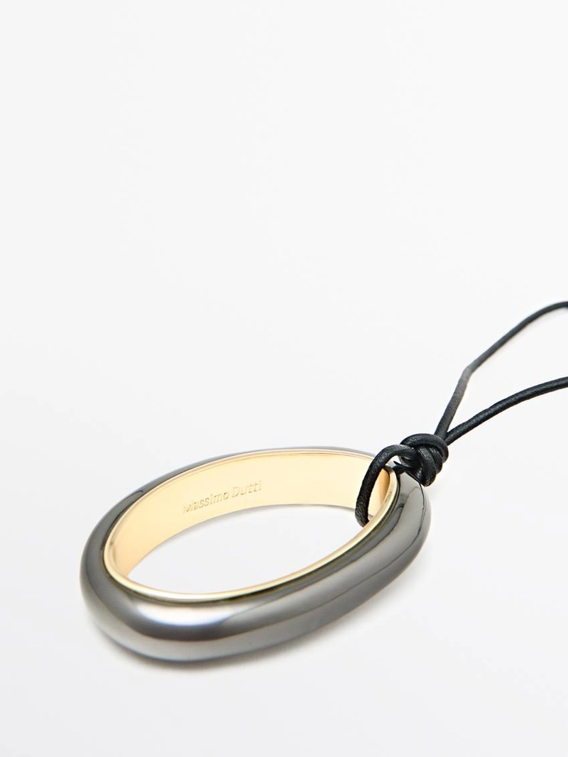 Ожерелье с овальным подвеской