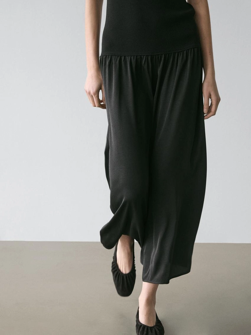 Платье-миди из трикотажа с контрастными деталями