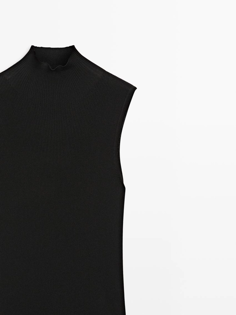 Платье-миди из трикотажа с контрастными деталями