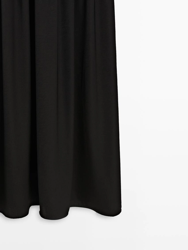 Платье-миди из трикотажа с контрастными деталями