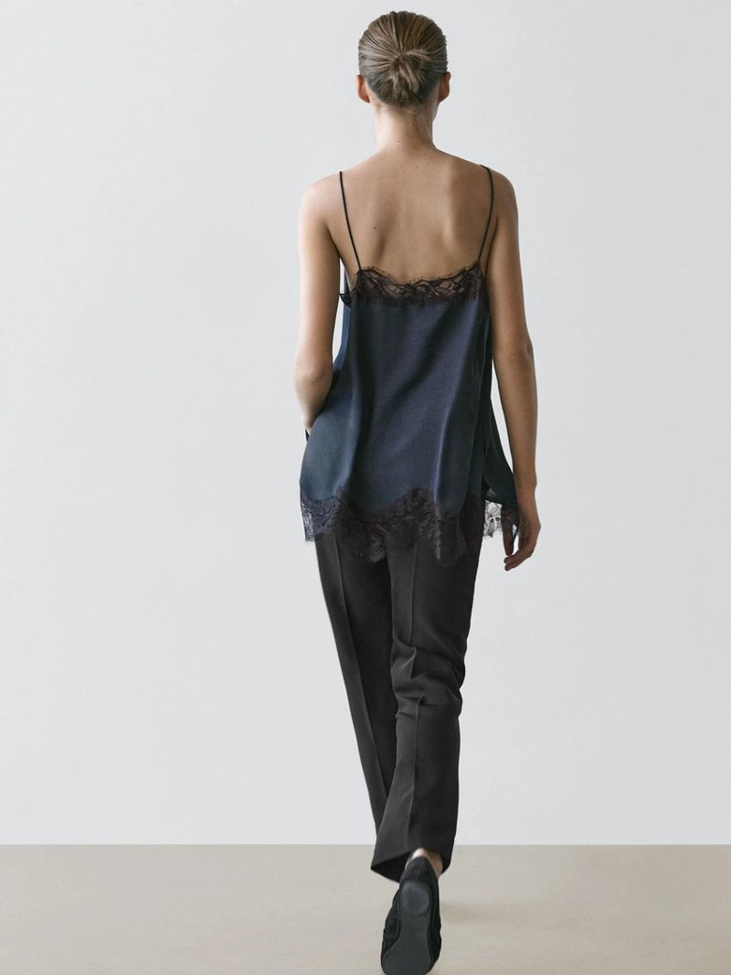 Топ-камисоль с контрастными кружевными деталями