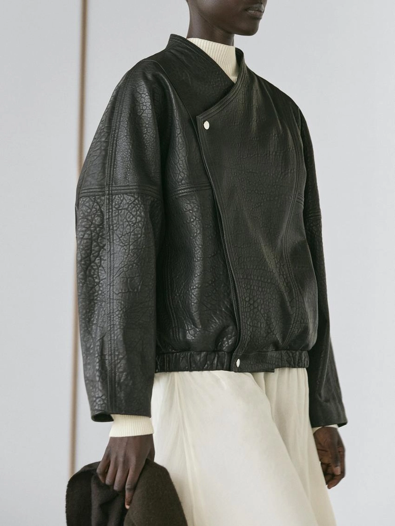 Кожаная бомбер-куртка