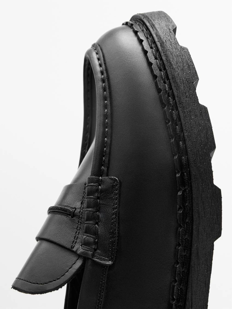 Мокасины из кожи с монеткой и трековой подошвой