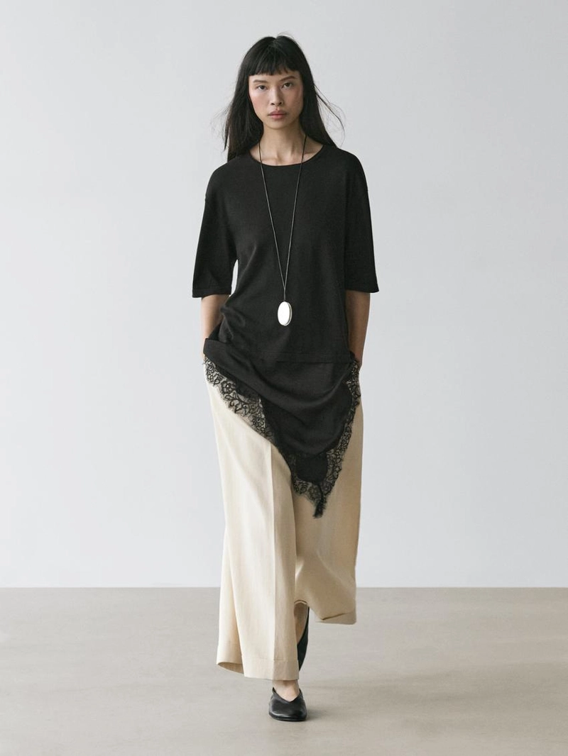 Платье с контрастной кружевной отделкой