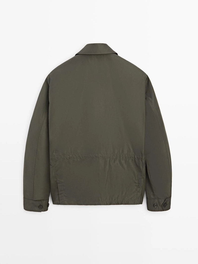 Легкая куртка с карманами