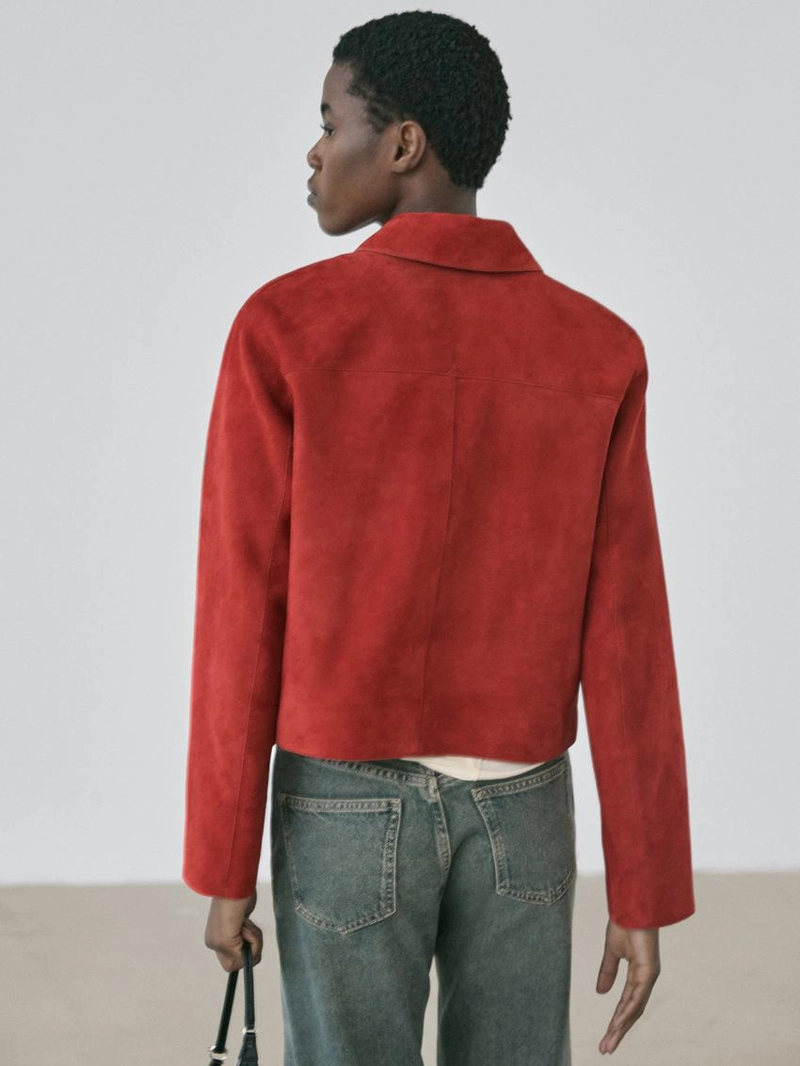 Короткая куртка из замши кожи