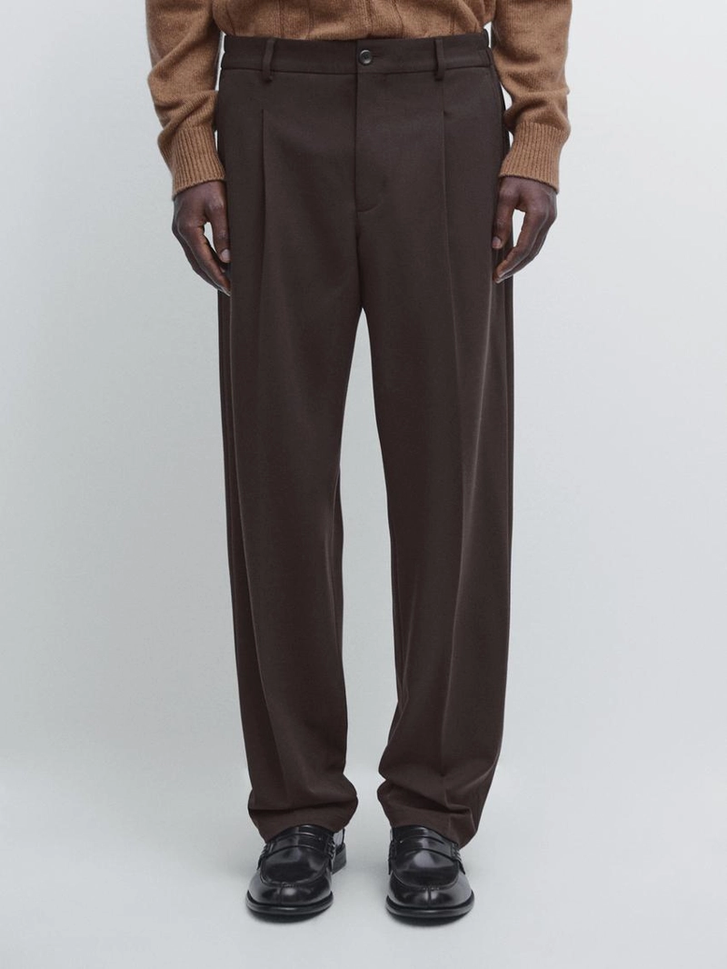 Брюки свободного кроя с защипами