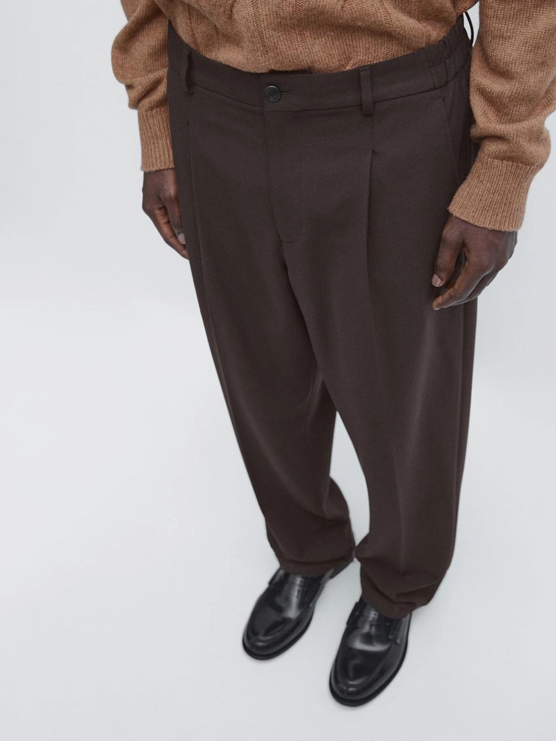 Брюки свободного кроя с защипами