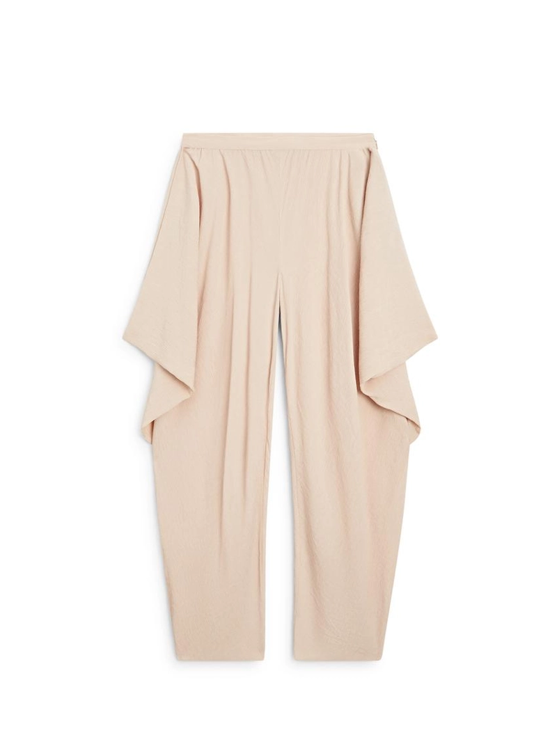 Потоковые объемные брюки