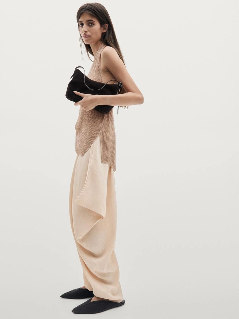 Потоковые объемные брюки