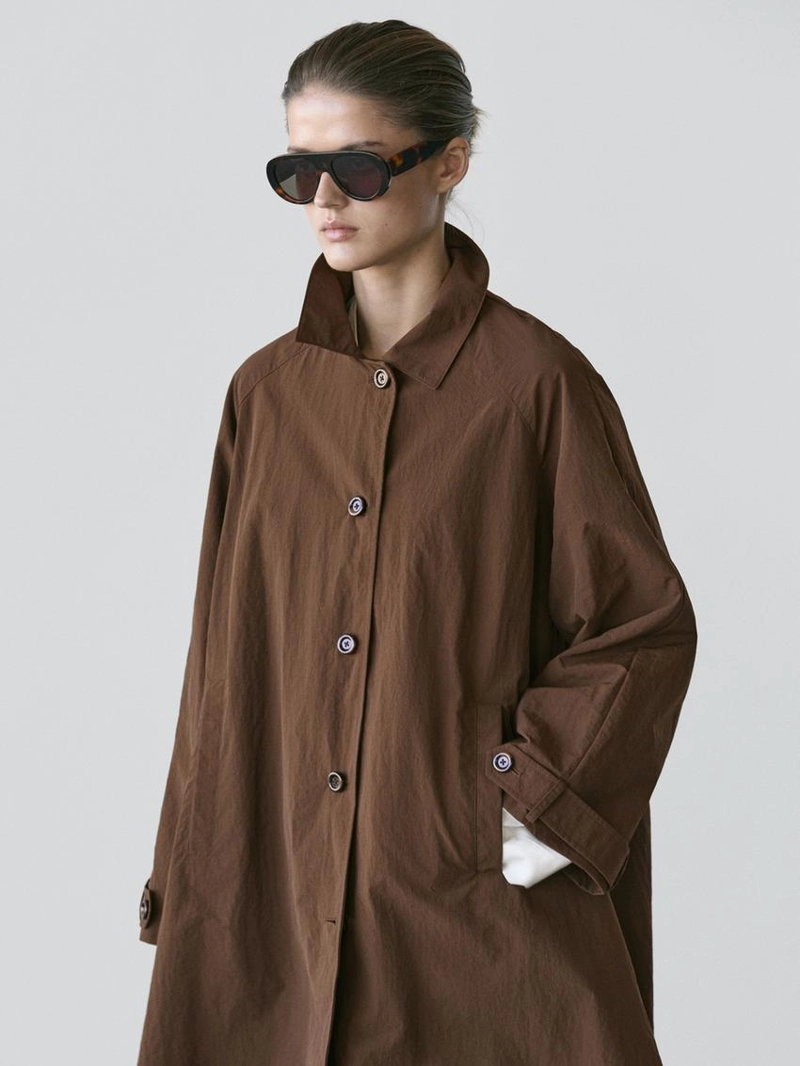 Плащ-накидка с деталями оверсайз воротника