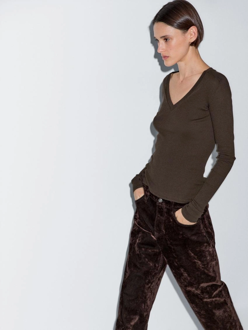 Футболка с длинным рукавом и v-образным вырезом из ребристой ткани