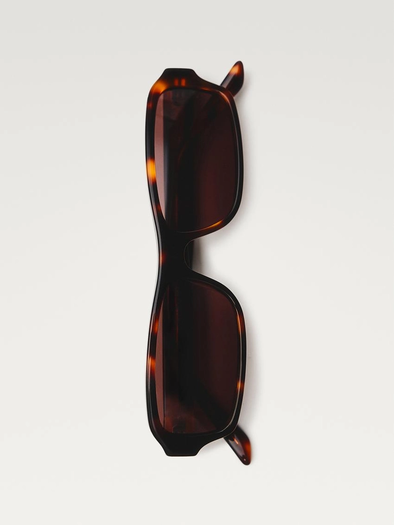 Солнечные очки с прямоугольными оправами под тортилью