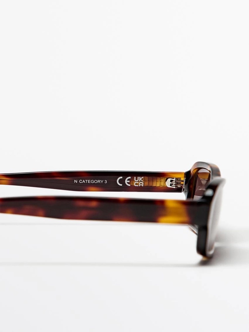 Солнечные очки с прямоугольными оправами под тортилью