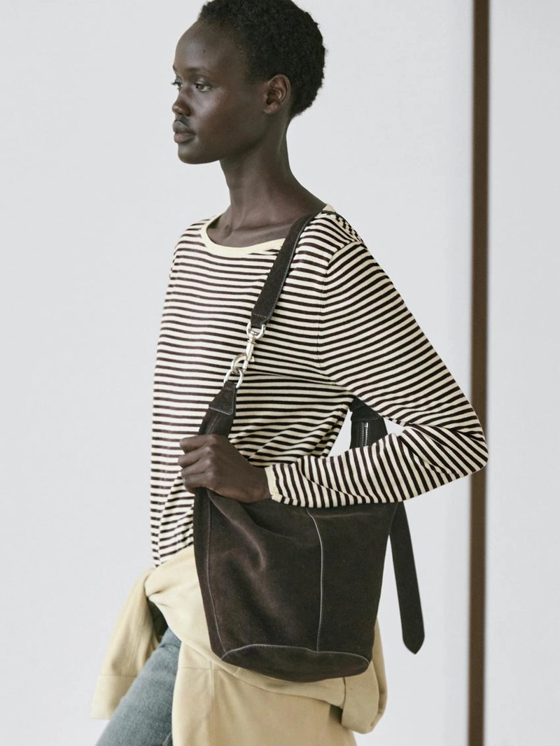 Длинный вязаный свитер в полоску