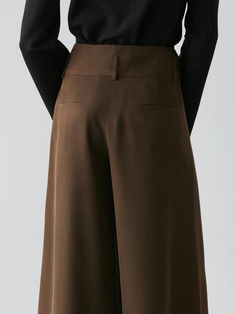 Длинные бермуды с подвернутыми краями