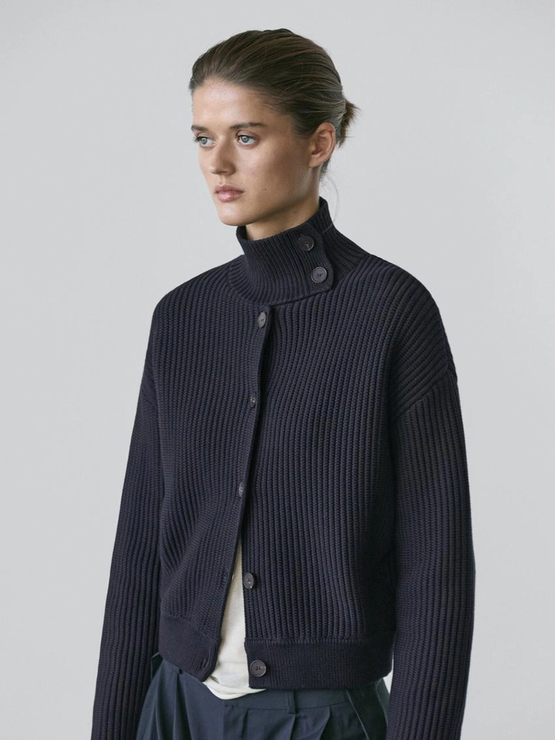 Кардиган из хлопкового трикотажа с высоким воротником